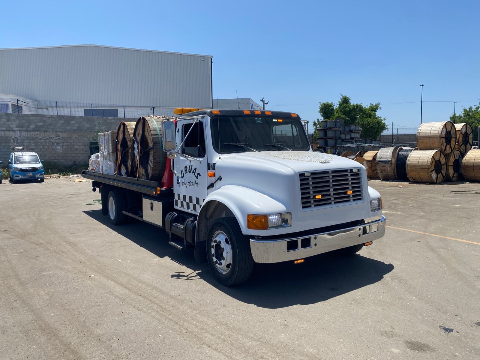 Grúa de plataforma en Baja California - Grúas Higareda