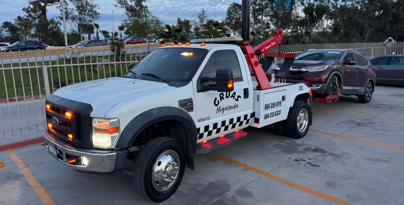 Grúa en carretera Tijuana-Tecate - Grúas Higareda